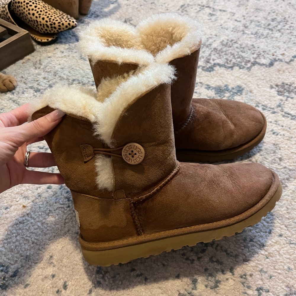 Bailey Button Ugg Boots, Kids size 6.5 (fits women’s 7.5)